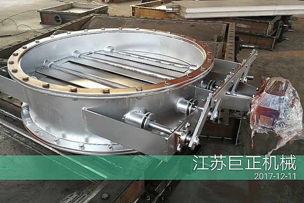 圓形擋板門（直徑190cm），準(zhǔn)備入庫中
